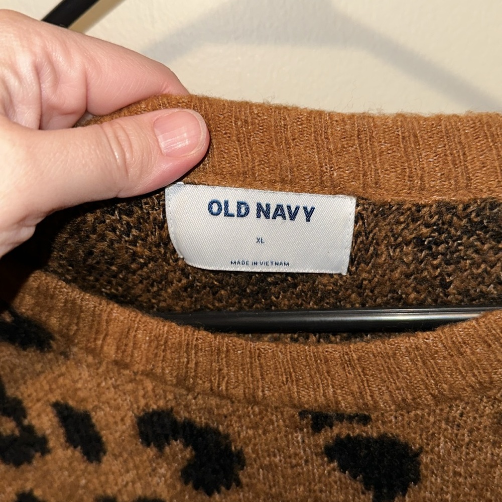 Leopard Print Sweater - Picture 4 of 4
